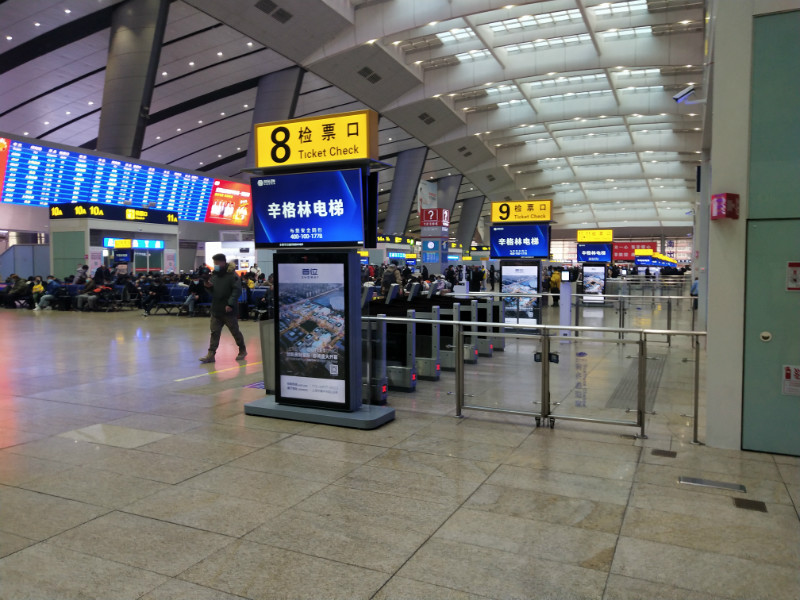 霸屏全國十大機(jī)場，300多個高鐵站點(diǎn)！辛格林電梯強(qiáng)勢展現(xiàn)主動安全品牌風(fēng)采！
